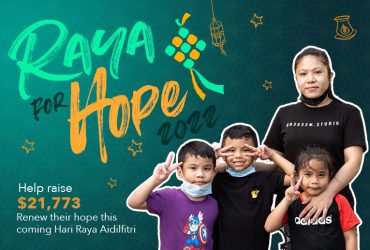 raya for hope banner with a portrait of mdm hariati and her 3 children