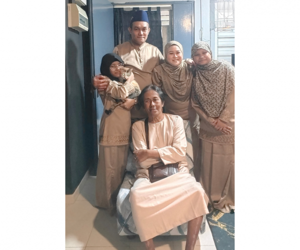 Help Clear Mdm Nurrul’s late Father’s Medical Bills